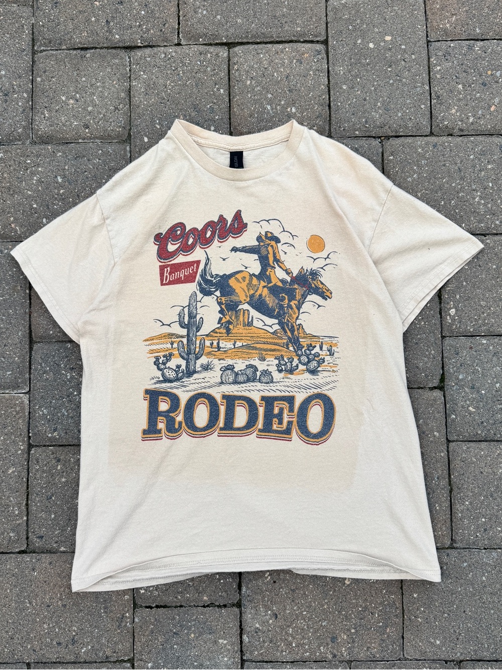 Gildan Coors Banquet Rodeo Cowboy Graphic Tee Men’s Medium